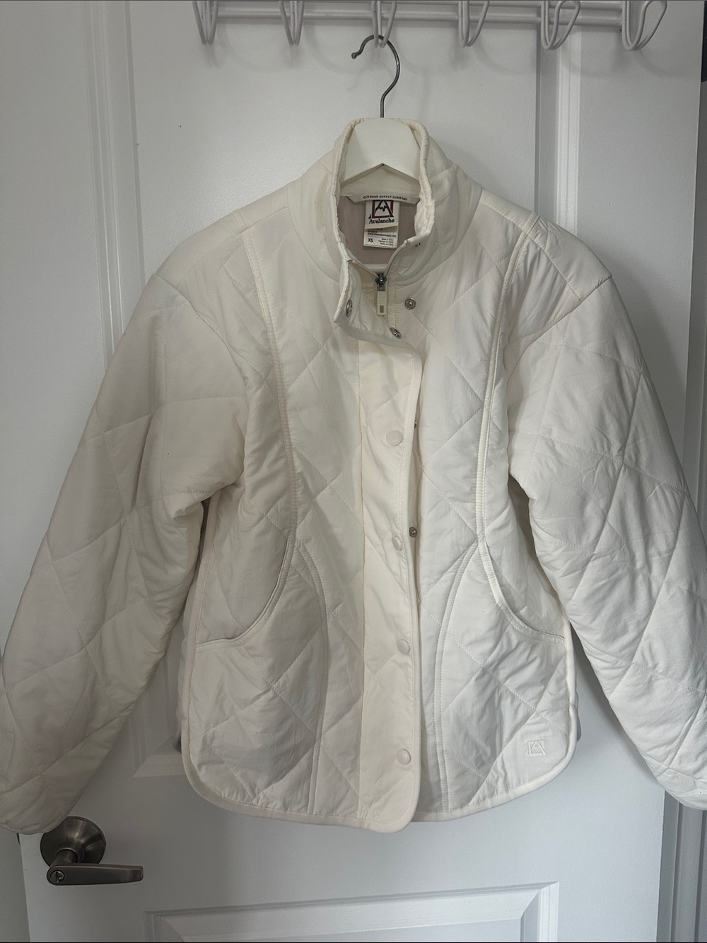 Aventura White Quilted Stand-Collar Puffer Jacket